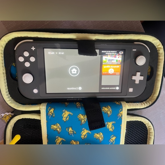 Nintendo switch lite and Yellow Gaming Case with Fun Graphic - Picture 1 of 7